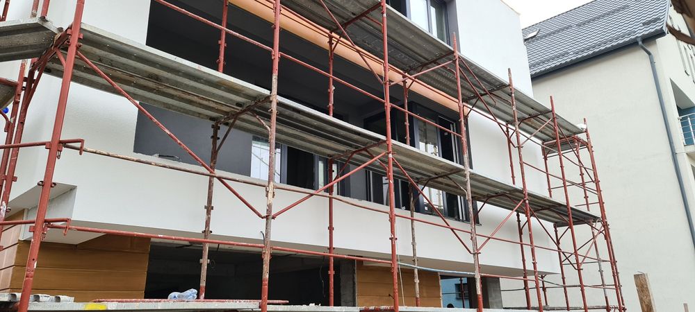 Închiriez Schela si Popi Metalici!!