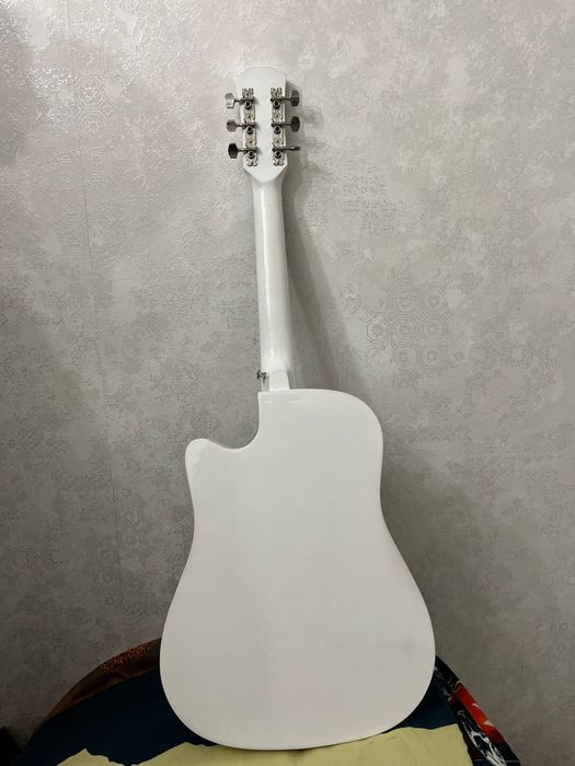 Акустическая гитара