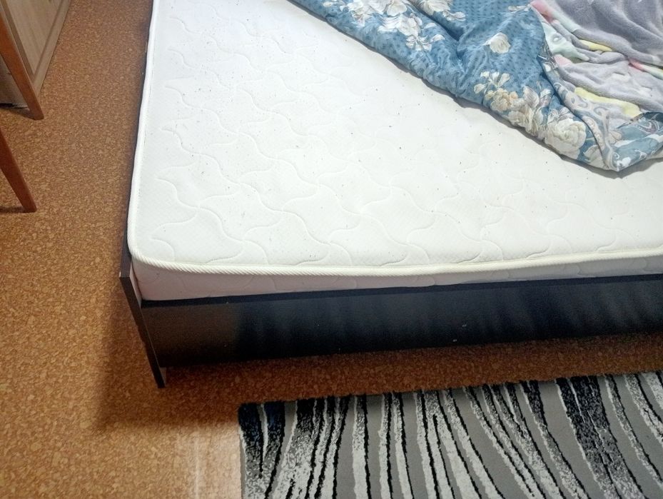 Продам двухспальную кровать.