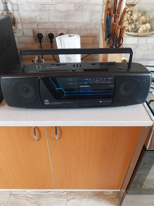 Vând radiocasetofon Grundig RR 1900cd