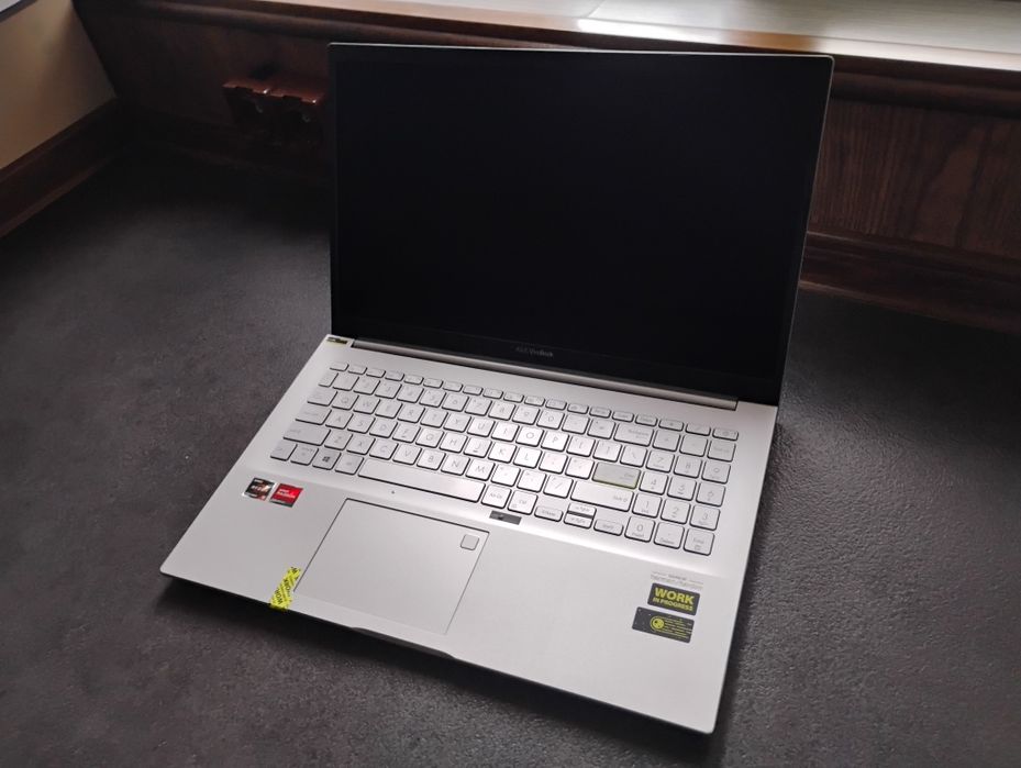 Laptop  Asus - OLED - Ryzen 5 - 5000serie - Rx Vega 7