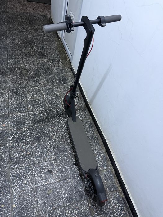 Trotineta electrica Xiaomi Electric Scooter 4, 300 W, Autonomie 35 Km, 25 Km/h, Negru