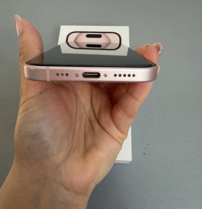 Iphone 15, culoare roz, 128 GB