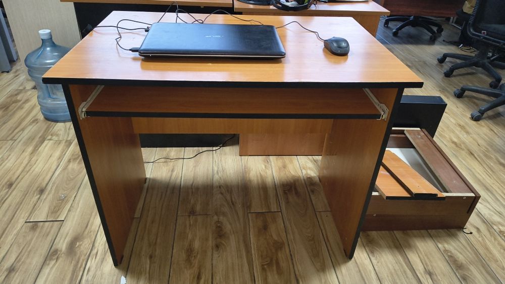 Тумба, письменный стол, тумбочка