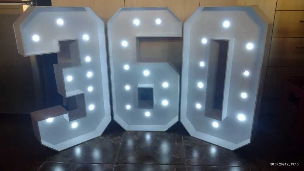 Арка, винил, цифри, статив, стойки, помпа и др. украса под наем