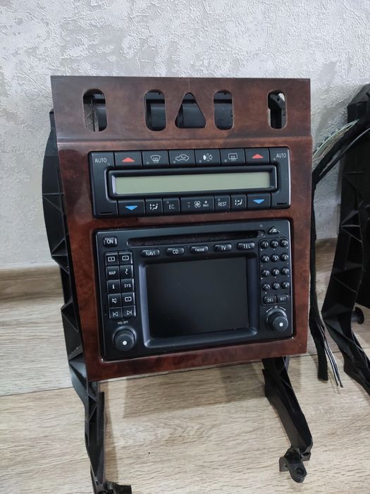 Магнитола, манитор Мерседес 210