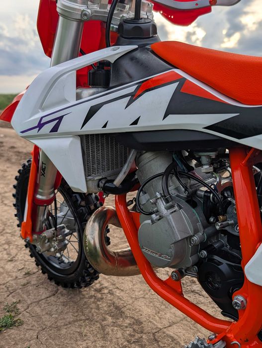 Vând Urgent KTM 50 SX Mini – ultimul model, cumpărată nouă în 2024, stare excelentă