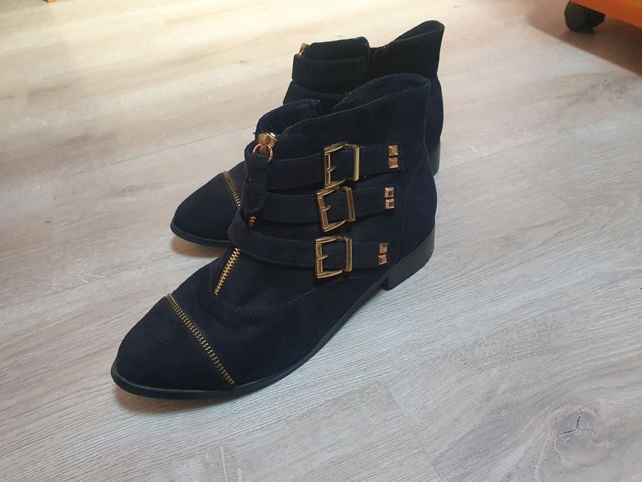 Ghete negre din piele intoarsa