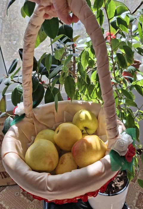 Продам корзину для подарка