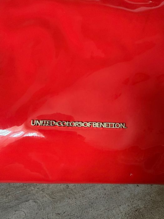 Чанта лак в коралов цвят Benetton