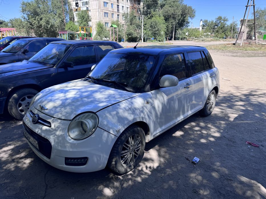 Автомобиль 2015 года, обьем 1,3.