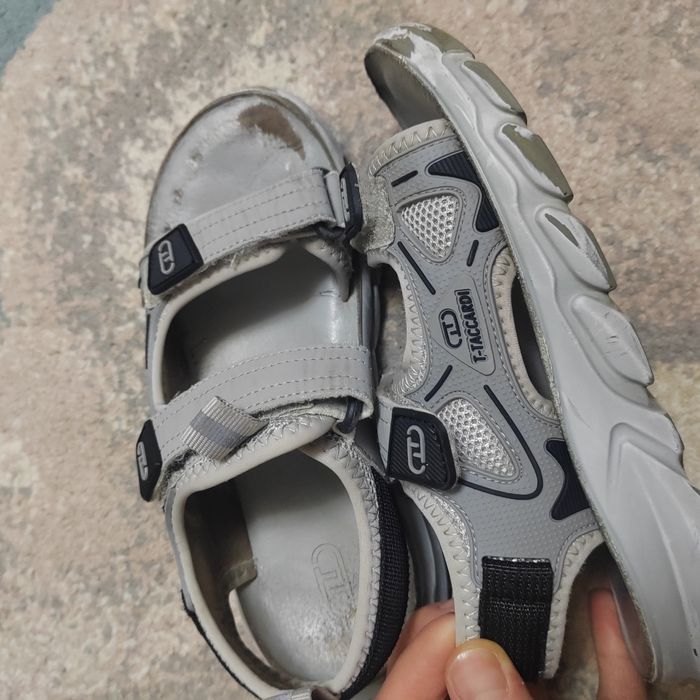 Отдам даром детскую обувь