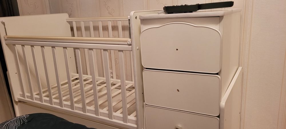 Продам кроватку детскую с матрасом