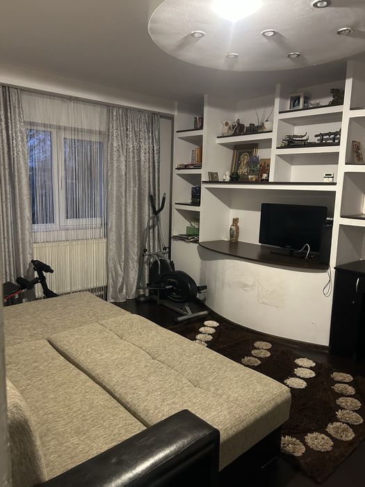 Inchiriez  apartament doua camere, bl.S 1 , et. 1