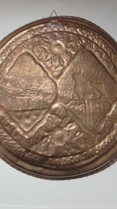 Поднос -чиния за стена