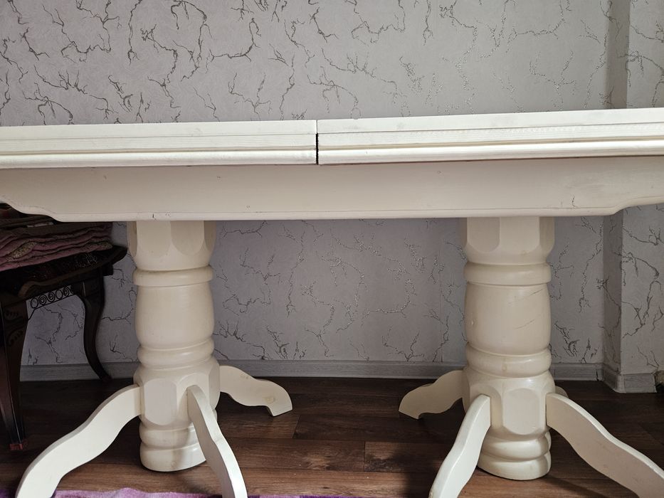 Стол для гостиной