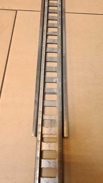 Montanti multiforo reglabil pentru cofraje 1M SET interior/exterior