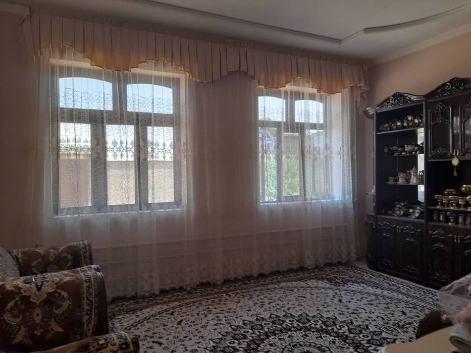 Uy sotiladi toshken tumani oltin tepada 5 sotix 6 xona