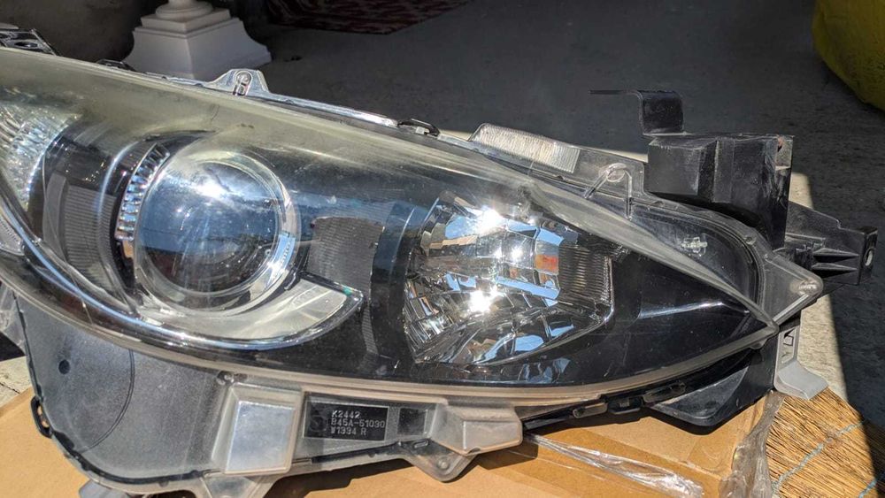 Far dreapta Mazda 3 generatie BM (2013-2018)