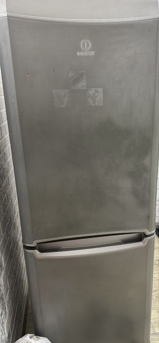 Холодильник на запчасти (INDESIT)