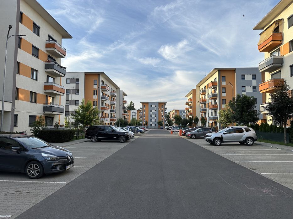 Inchiriez apartament cu 2 camere si gradina proprie in zona Coresi