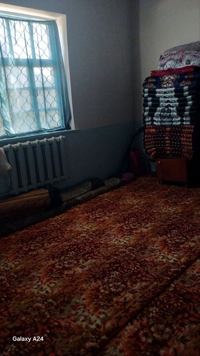 Angor tumani Qorasuvda hovlili uy sotiladi