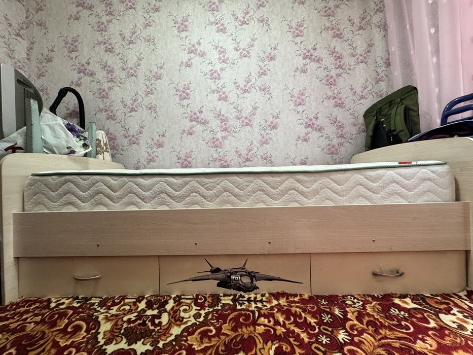 Продам кровать односпальную