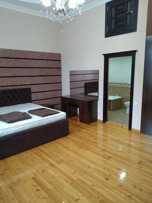 4 Продается Дом 2 уровня. Центр луначарского.  14 соток.
Центр Луначар