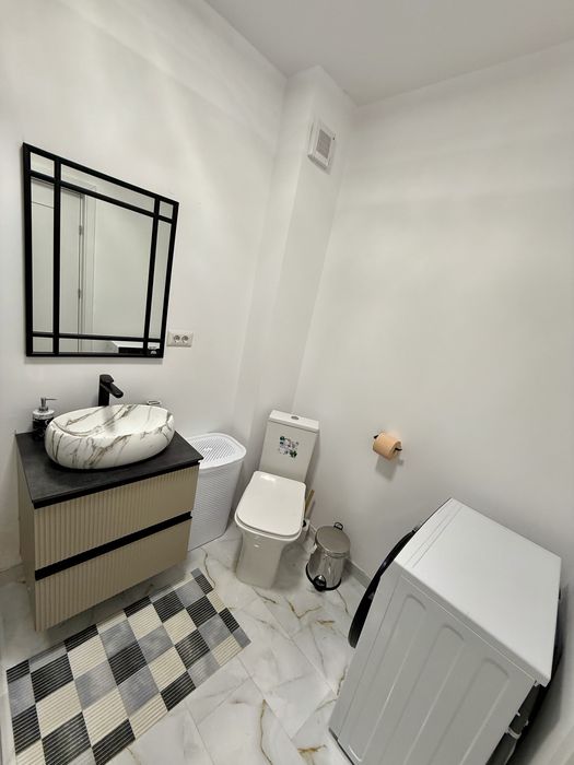 Cazare Apartament de lux de  inchiriat Mamaia Nord /Loc de parcare / regim hotelier / 50m de plaja / tv netflix / aer conditionat /  4 persoane