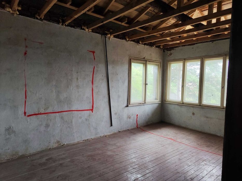 ЕРА МАКС продава етаж от къща до Поликлиниката в кв. Каргон, гр. Ямбол