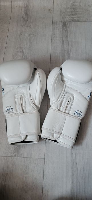 Б/у боксерские перчатки