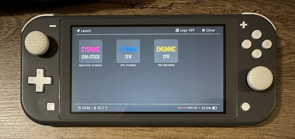 Nintendo Switch Lite + 128гб карта с игри + PicoFly + калъф и кейс