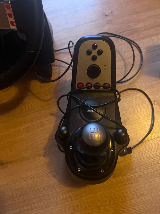 Volan Logitech G27 + pedale + schimbător