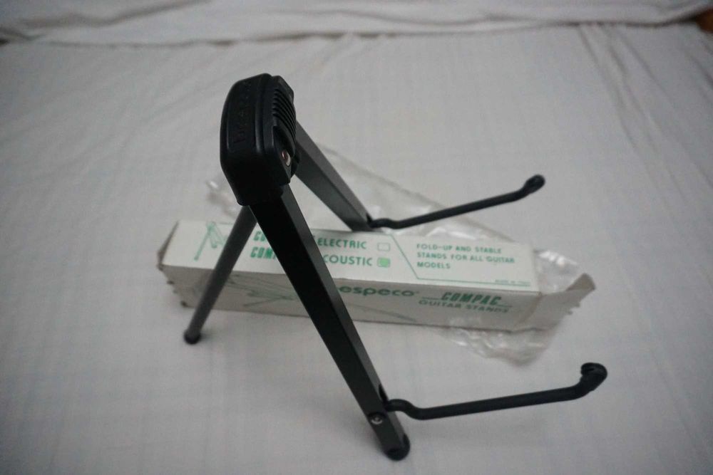 Стойка под гитру акустическая