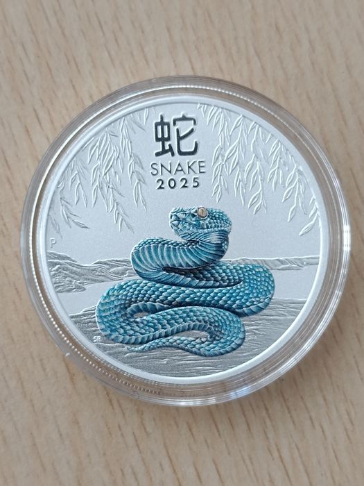 Сребърна монета 1oz цветна змия