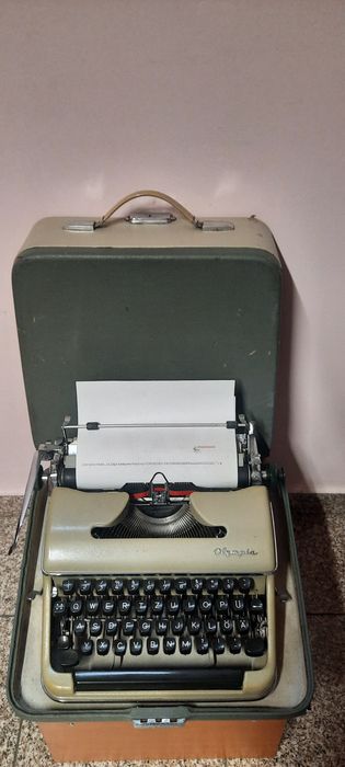 Mașină de scris Olympia SM4 impecabilă