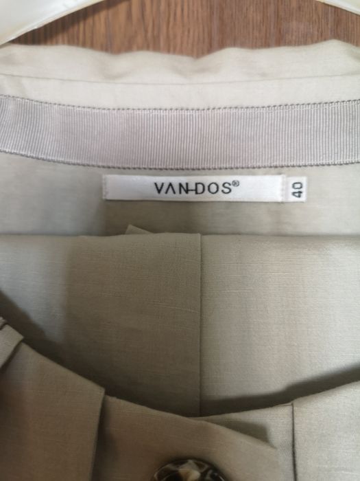 Кокетно костюмче от испанска фирма.