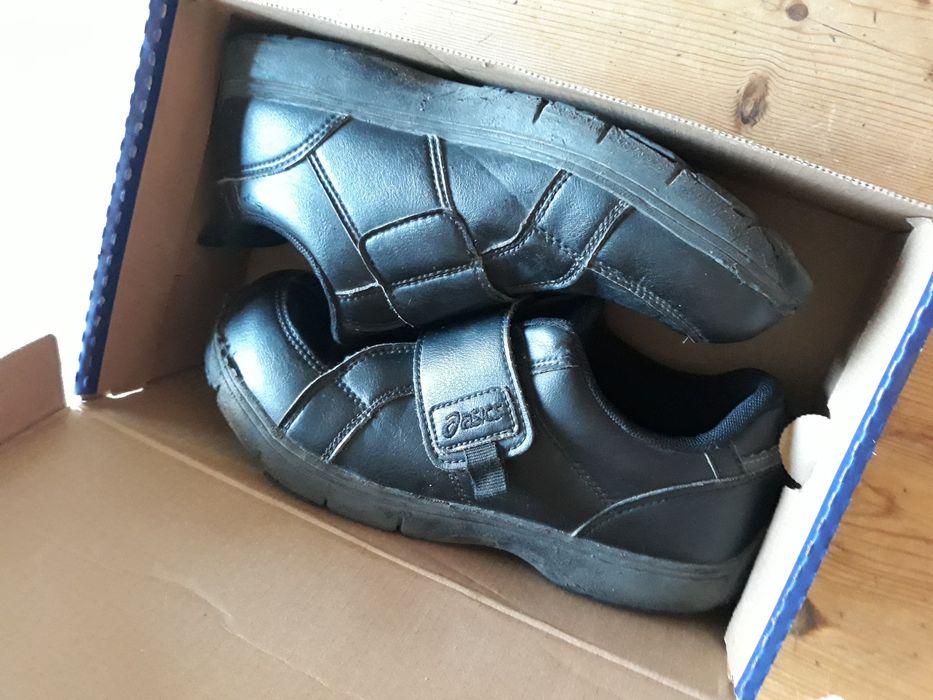 Asics 34 номер, черни обувки