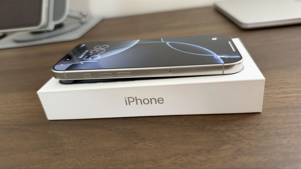 Продам iPhone 16 Pro, 256 ГБ, White Titanium (белый титан).