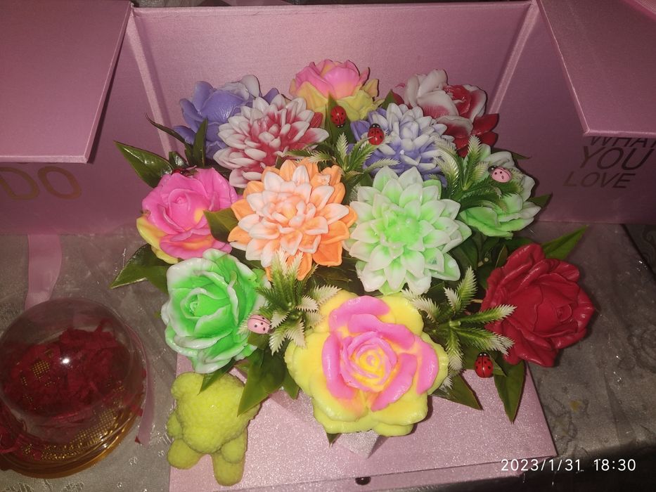 Yoqimli hidli sovunli gullar buketi