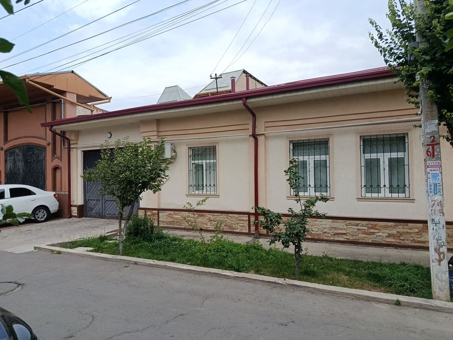 Uy hovli sotiladi
