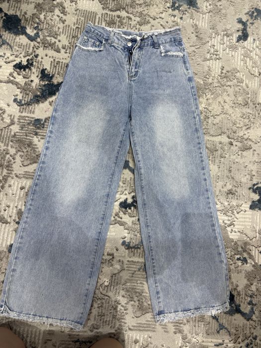 Продам джинсы, жилетку и брюки.