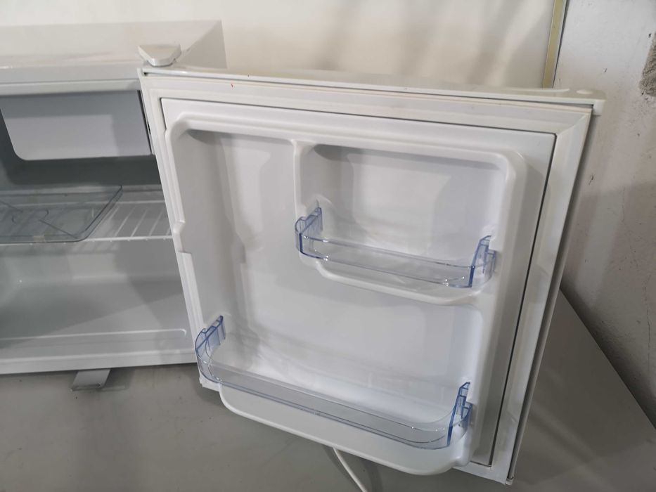 Хладилник - IceQ 60W / 43L