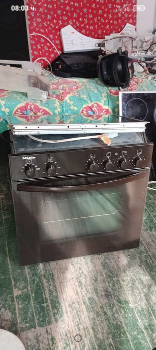 Фурна с керамични котлони Миеле