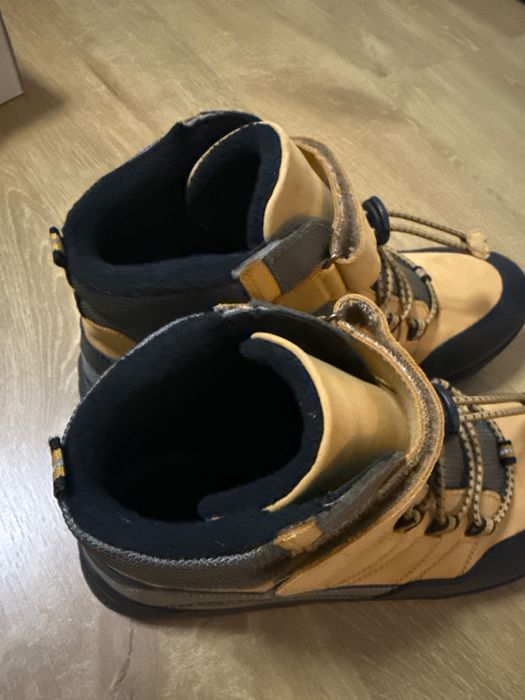 Боти за момче нови