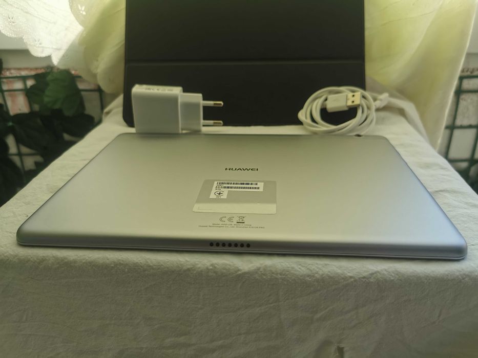 Tableta Huawei MediaPad T3  10  Model AGS-L09 cu husa,incarcator si cablu de date