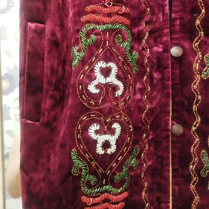 Продам 2 камзола