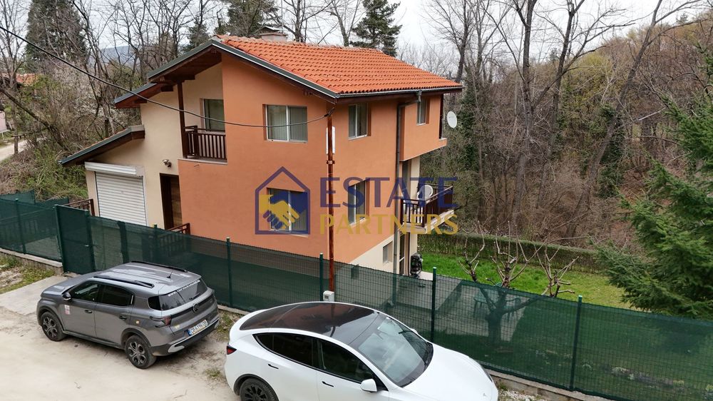 Къща в Пловдив, област-с.Гълъбово площ 186 цена 298000