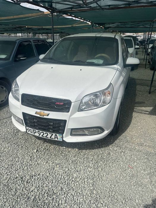 Автомобил сотилади зудлик билан