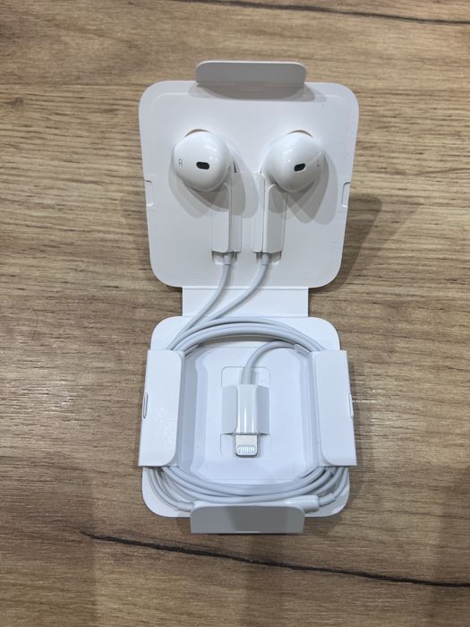 Продаю наушники Apple EarPods (Lightning) оригинал